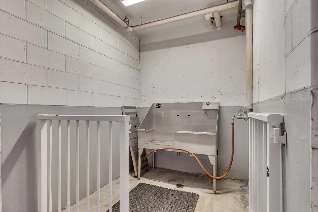 1025 5 Avenue SW Calgary AB T2P 1N4