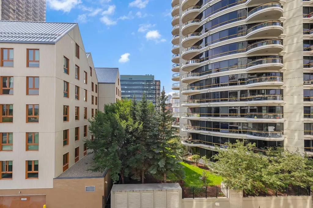 1025 5 Avenue SW Calgary AB T2P 1N4