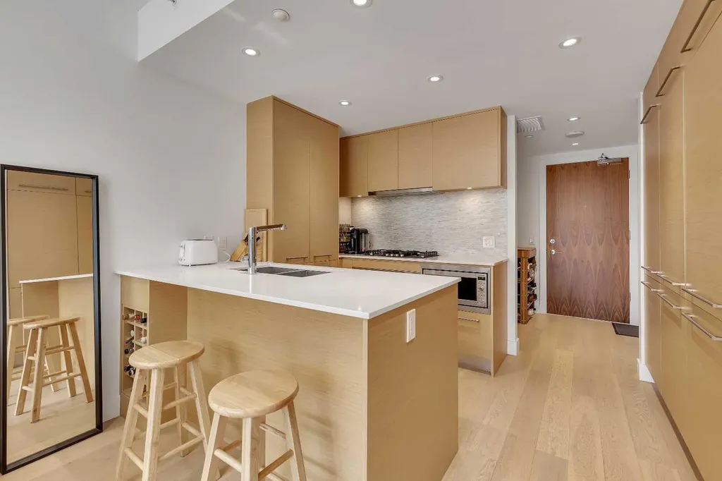 1025 5 Avenue SW Calgary AB T2P 1N4