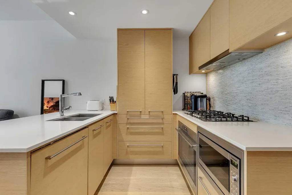 1025 5 Avenue SW Calgary AB T2P 1N4