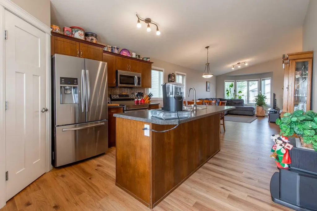 195 Mt Sundial Court W Lethbridge AB T1J 5C2