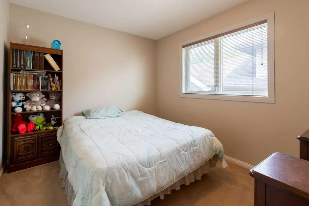 195 Mt Sundial Court W Lethbridge AB T1J 5C2