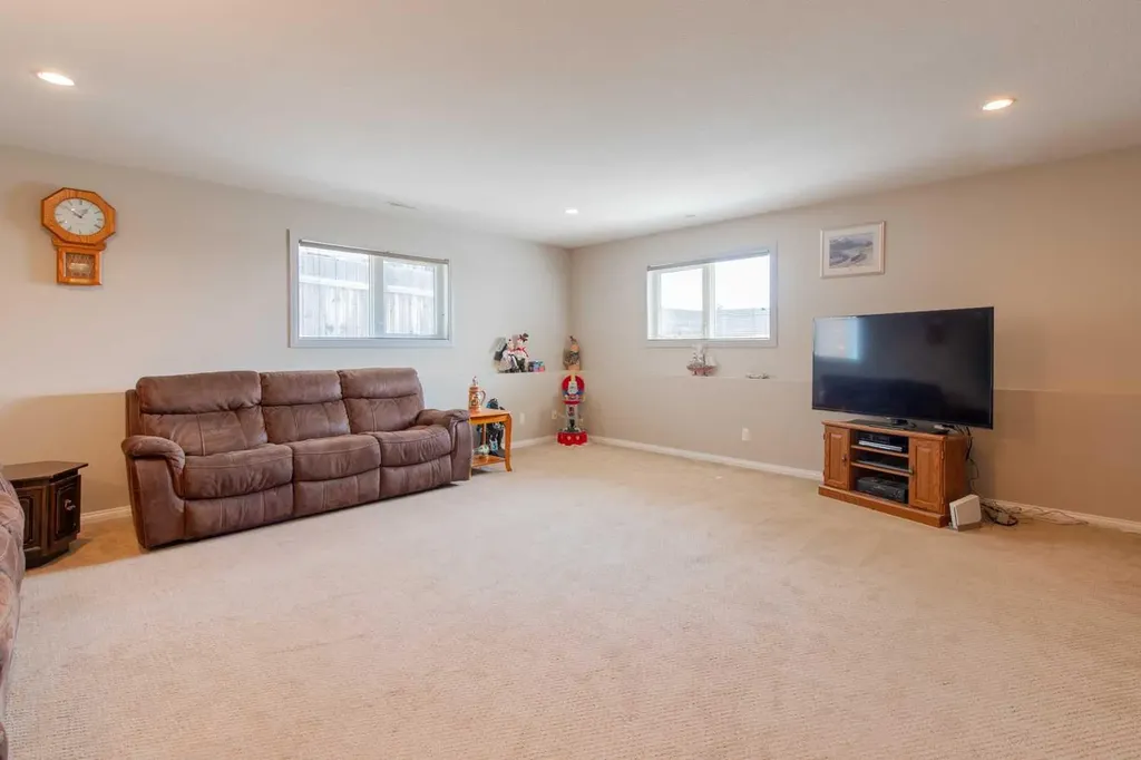 195 Mt Sundial Court W Lethbridge AB T1J 5C2