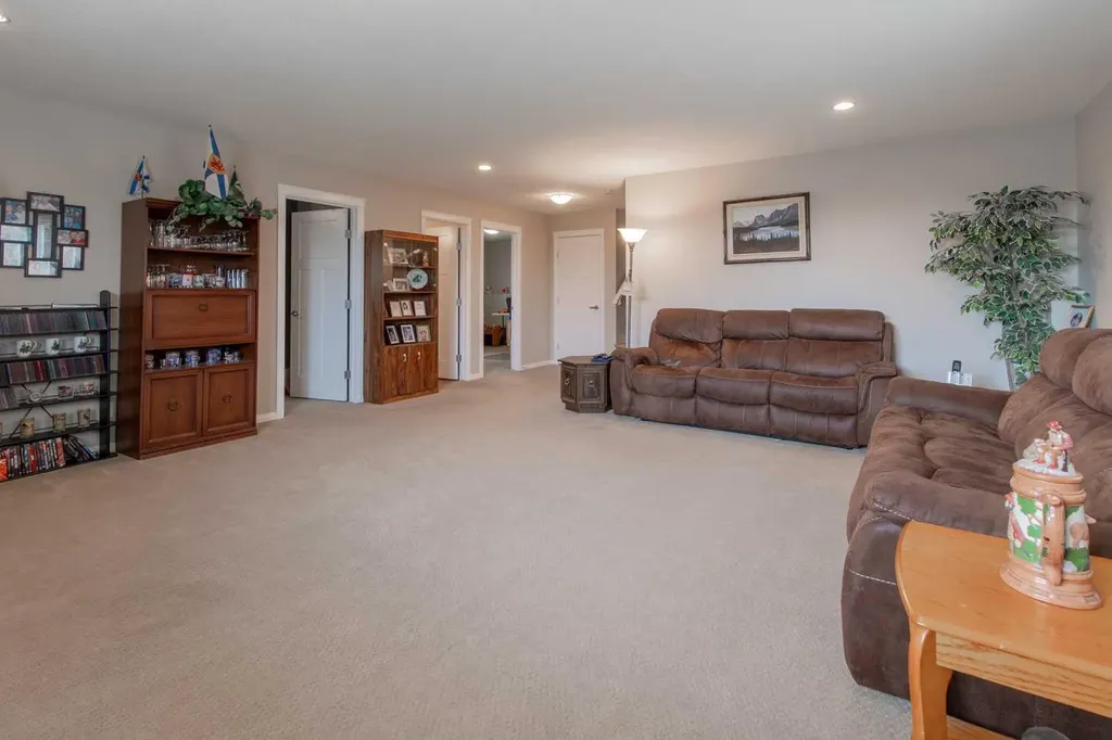 195 Mt Sundial Court W Lethbridge AB T1J 5C2
