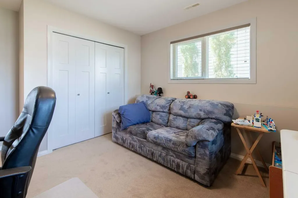195 Mt Sundial Court W Lethbridge AB T1J 5C2