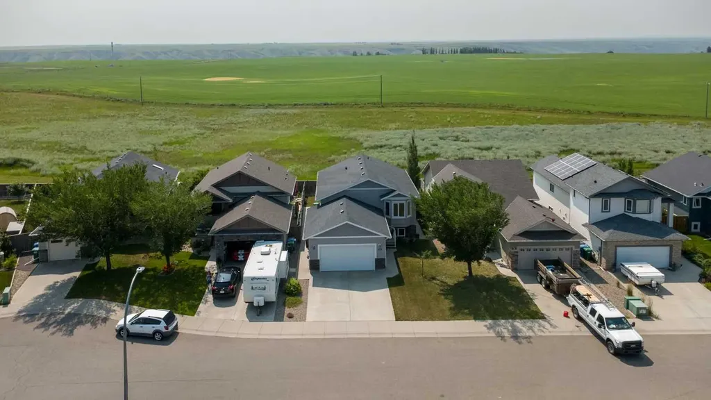 195 Mt Sundial Court W Lethbridge AB T1J 5C2