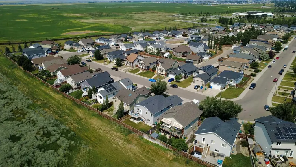 195 Mt Sundial Court W Lethbridge AB T1J 5C2