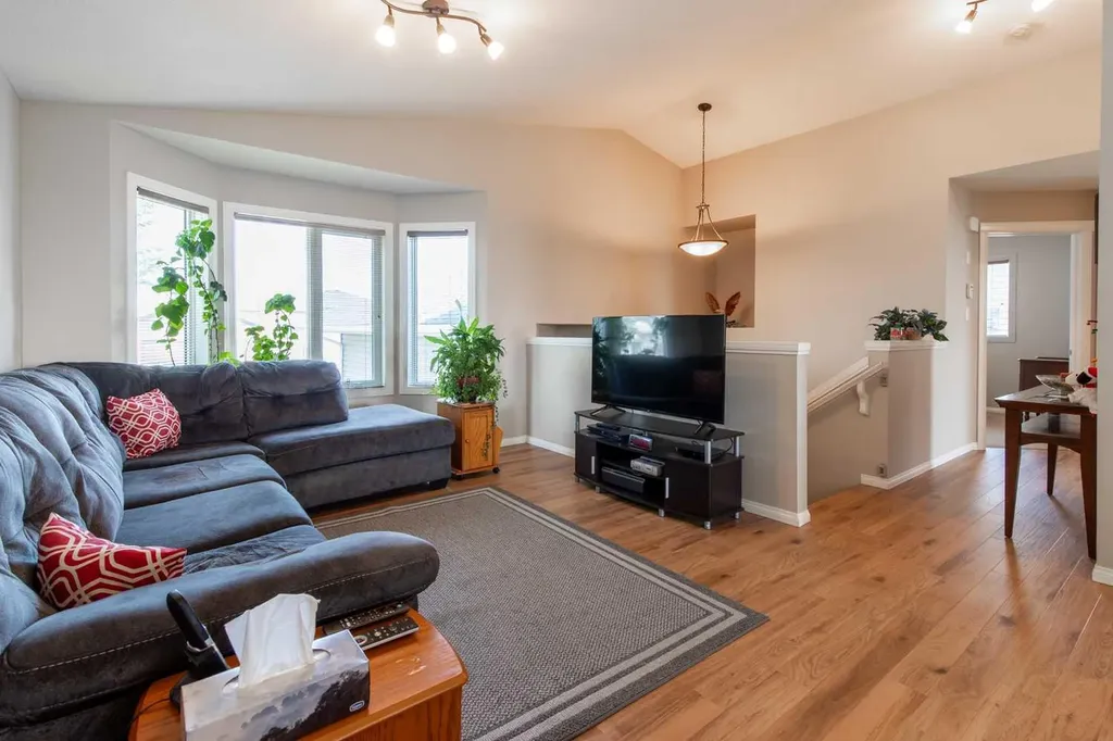 195 Mt Sundial Court W Lethbridge AB T1J 5C2