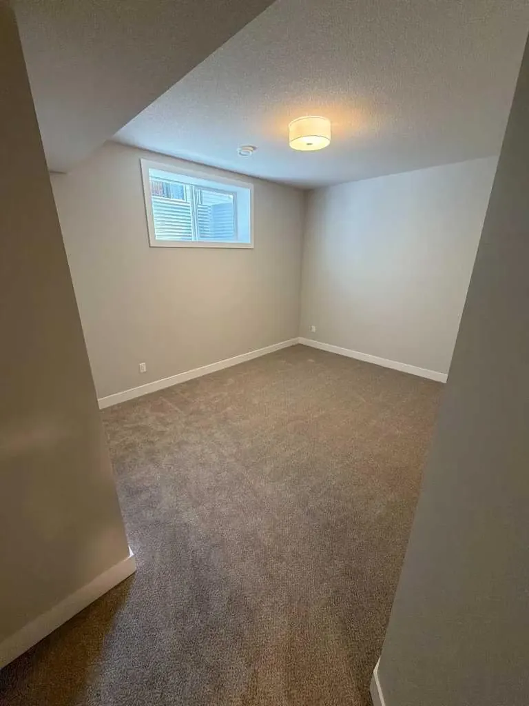 13 Ellington Crescent Red Deer AB T4P3H1