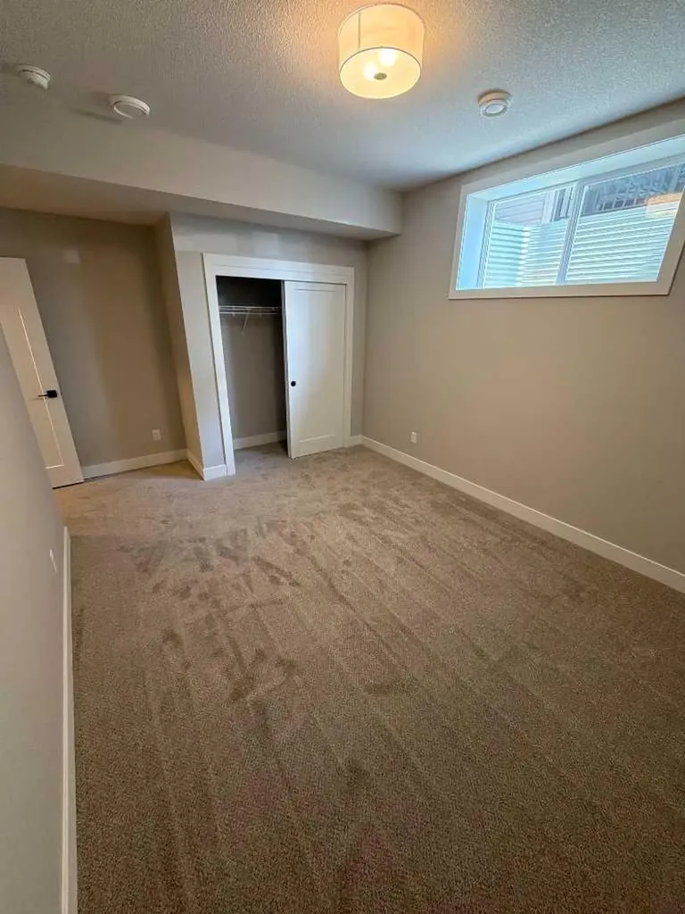 13 Ellington Crescent Red Deer AB T4P3H1