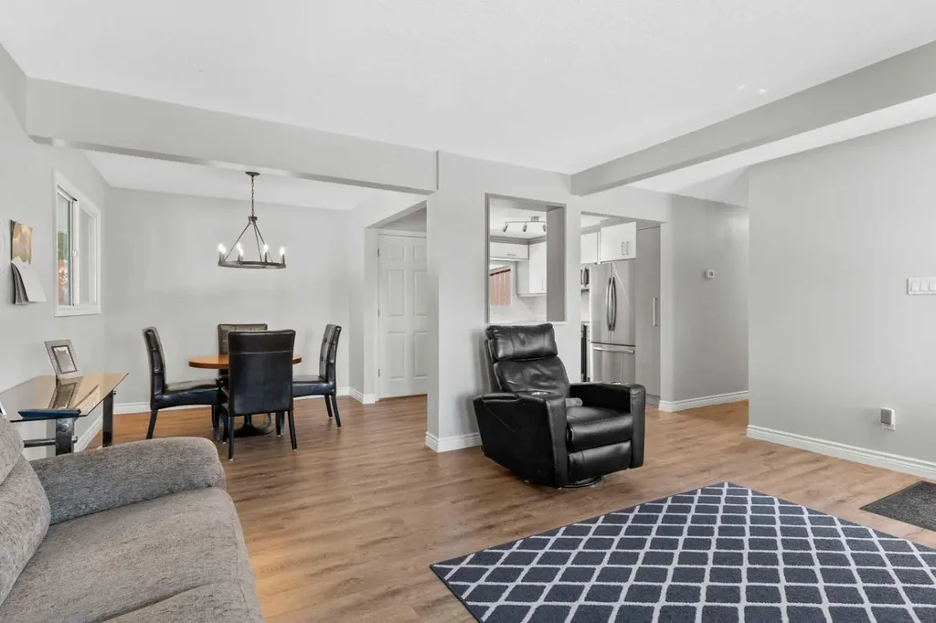 321 Haddon Road SW Calgary AB T2V 2Z4
