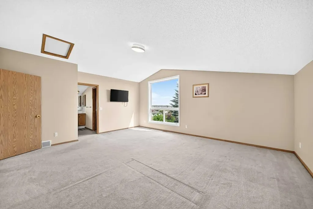 287 Harvest Oak Rise NE Calgary AB T3K4V1