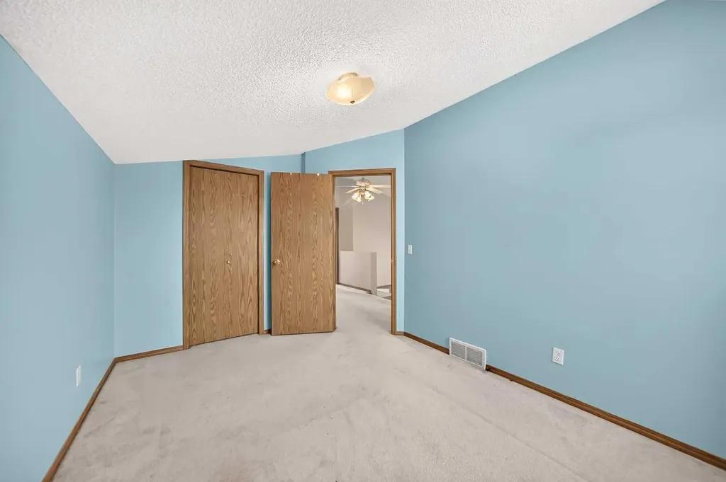 287 Harvest Oak Rise NE Calgary AB T3K4V1