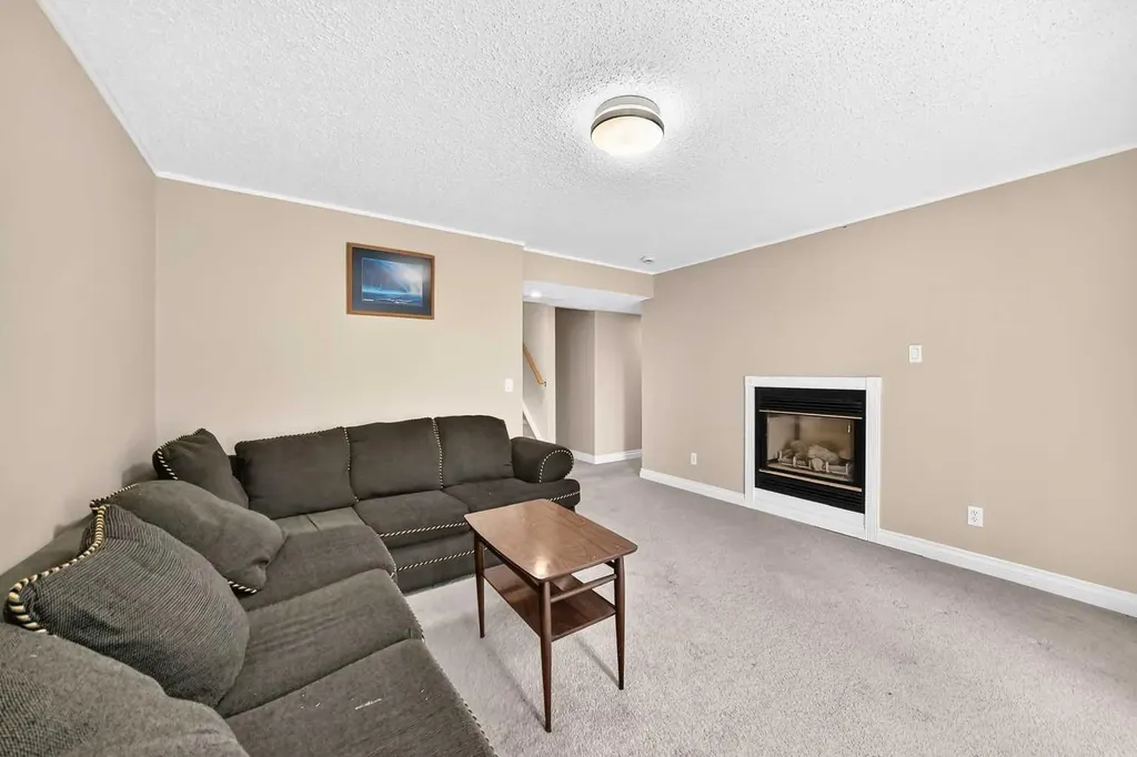 287 Harvest Oak Rise NE Calgary AB T3K4V1