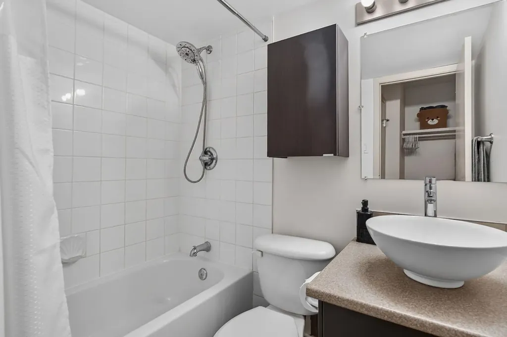 505 19 Avenue SW Calgary AB T2S0E4