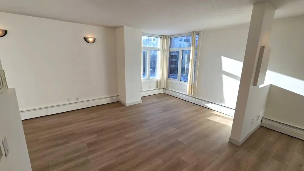 738 3 Avenue SW Calgary AB T2P 0J7