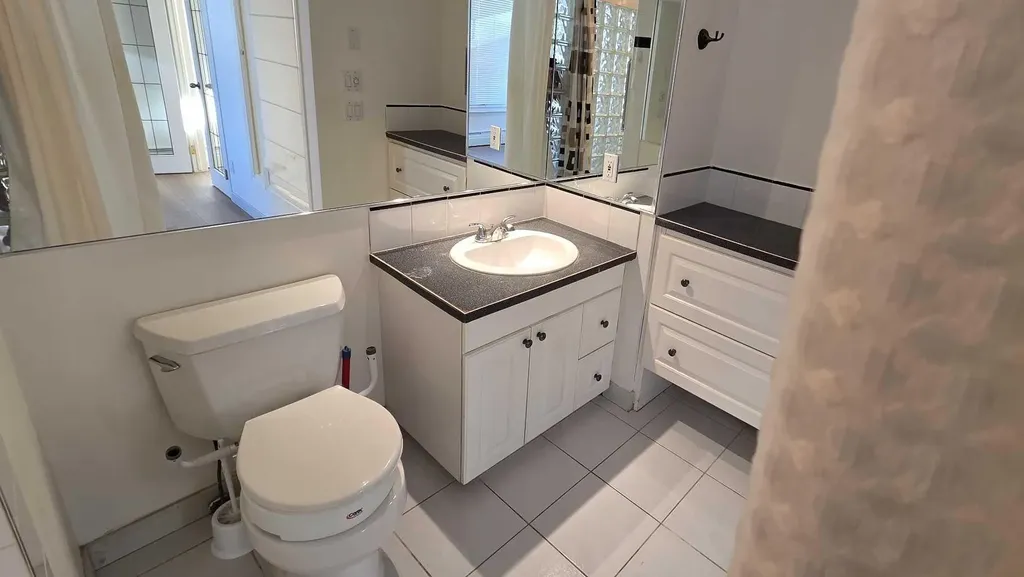 738 3 Avenue SW Calgary AB T2P 0J7
