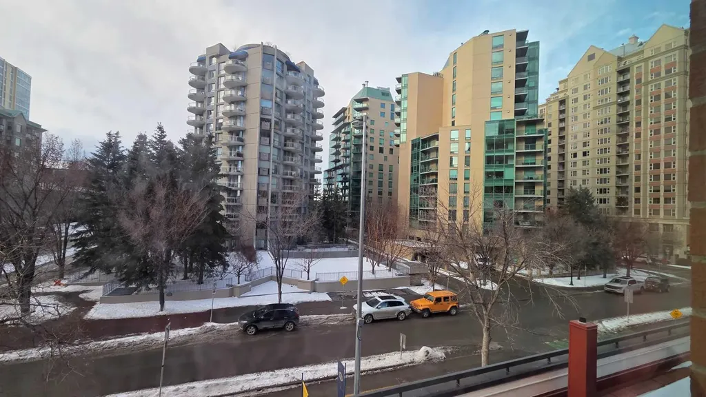 738 3 Avenue SW Calgary AB T2P 0J7