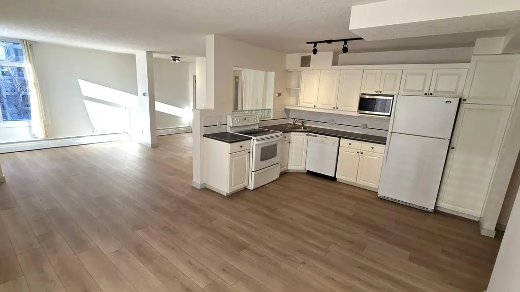 738 3 Avenue SW Calgary AB T2P 0J7