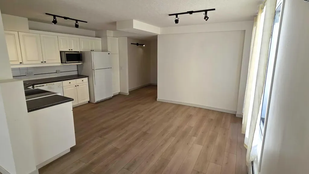 738 3 Avenue SW Calgary AB T2P 0J7