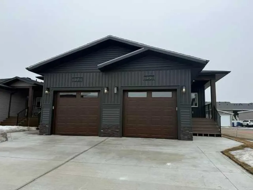 15 Ellington Crescent Red Deer AB T4P3M1