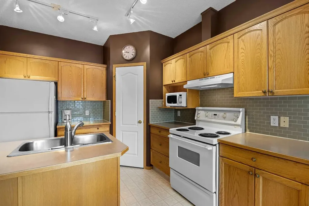 36 Hamptons Link NW Calgary AB T3A 5V9