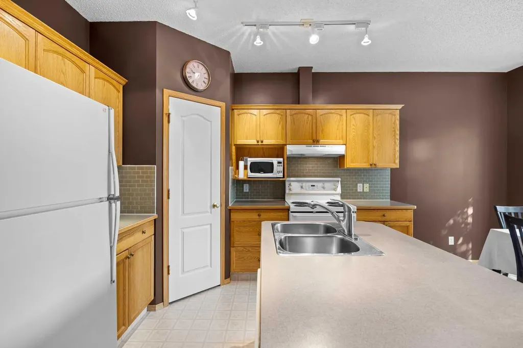 36 Hamptons Link NW Calgary AB T3A 5V9