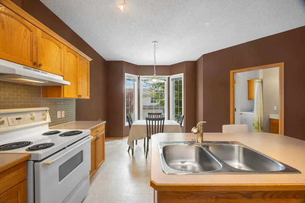 36 Hamptons Link NW Calgary AB T3A 5V9