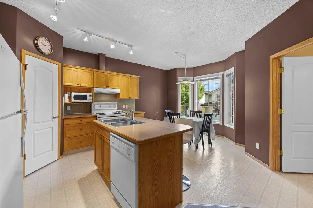 36 Hamptons Link NW Calgary AB T3A 5V9