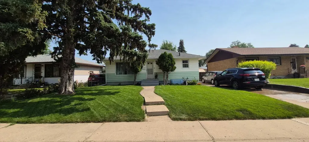 30 Cochran Drive NW Medicine Hat AB T1A6Y7
