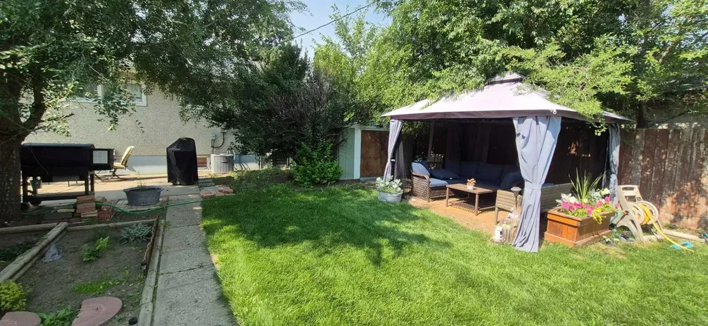 30 Cochran Drive NW Medicine Hat AB T1A6Y7