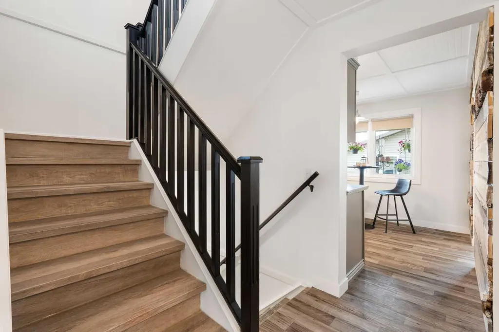 8424 Berkley Road NW Calgary AB T3K 1B4