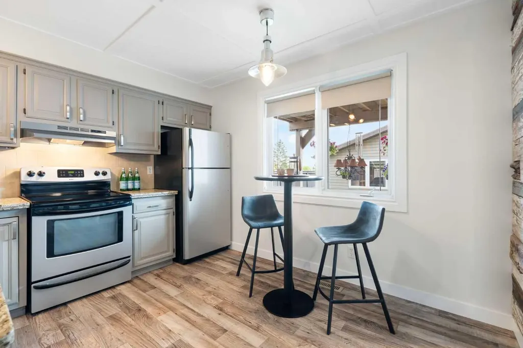 8424 Berkley Road NW Calgary AB T3K 1B4