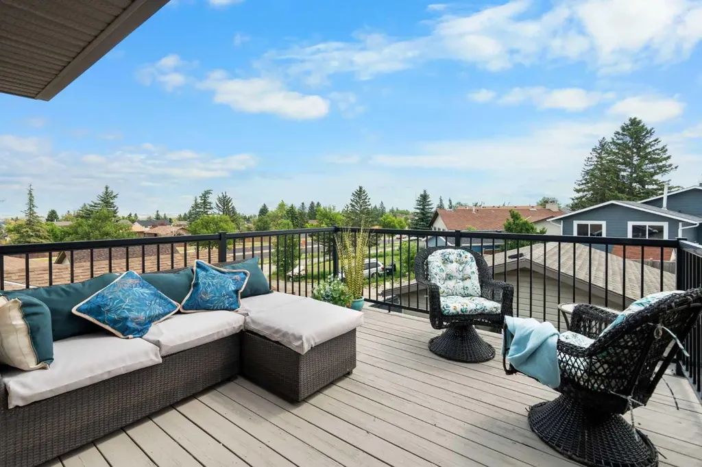 8424 Berkley Road NW Calgary AB T3K 1B4