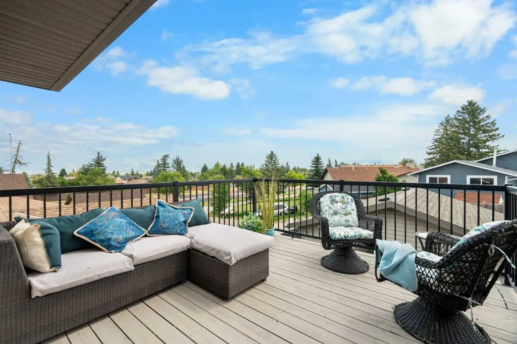 8424 Berkley Road NW Calgary AB T3K 1B4