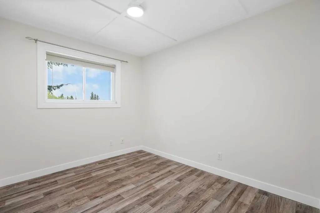 8424 Berkley Road NW Calgary AB T3K 1B4