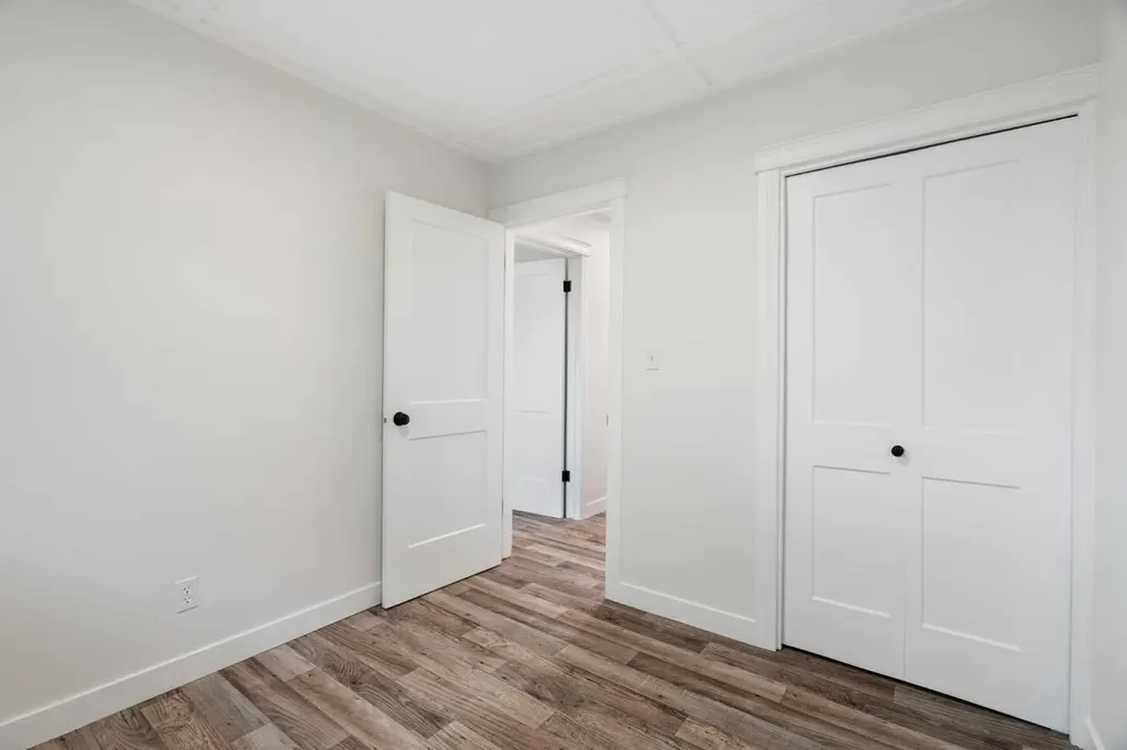8424 Berkley Road NW Calgary AB T3K 1B4