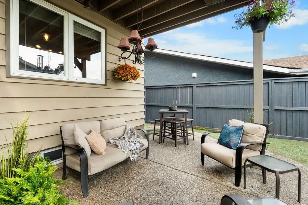 8424 Berkley Road NW Calgary AB T3K 1B4