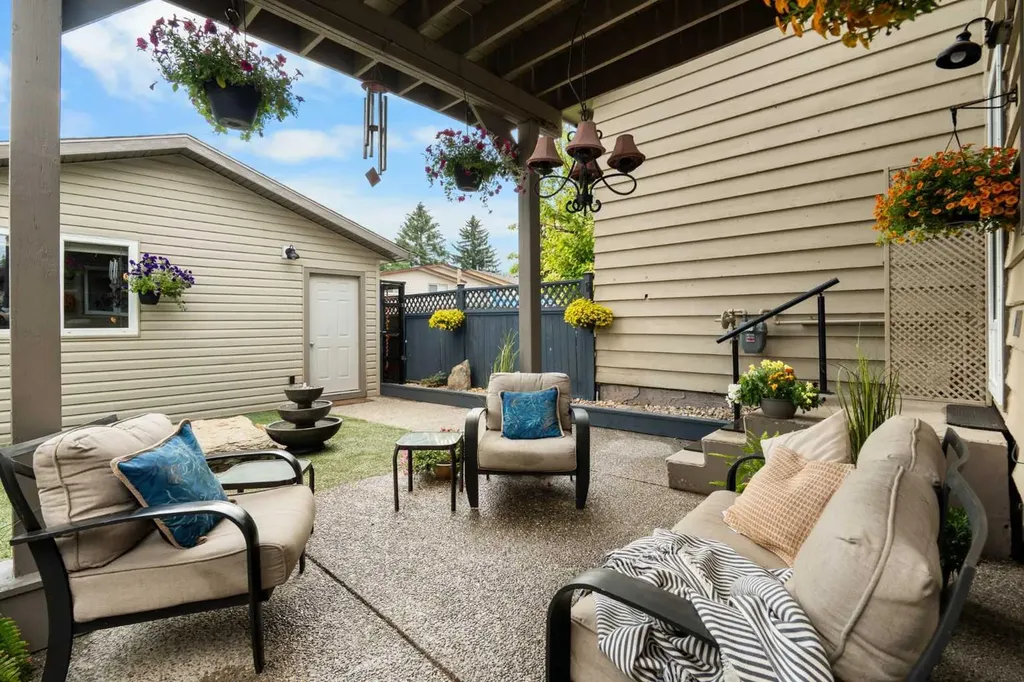 8424 Berkley Road NW Calgary AB T3K 1B4