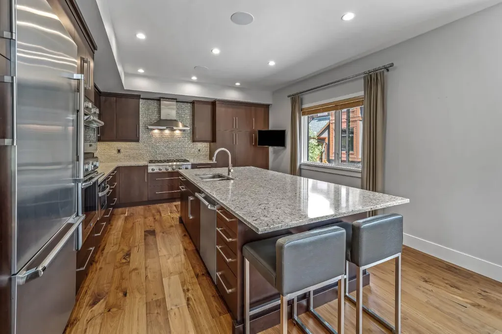 19 Creekside Mews Canmore AB T1W 0J4