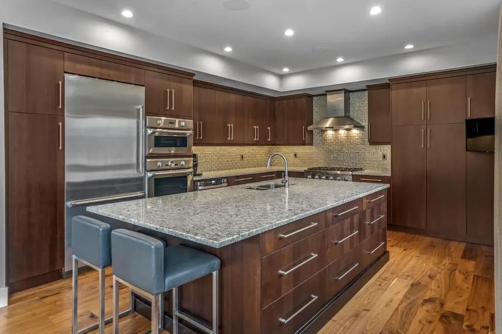 19 Creekside Mews Canmore AB T1W 0J4