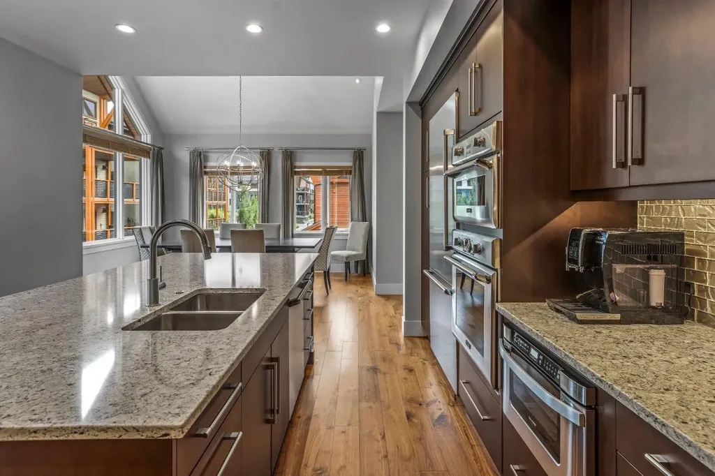 19 Creekside Mews Canmore AB T1W 0J4
