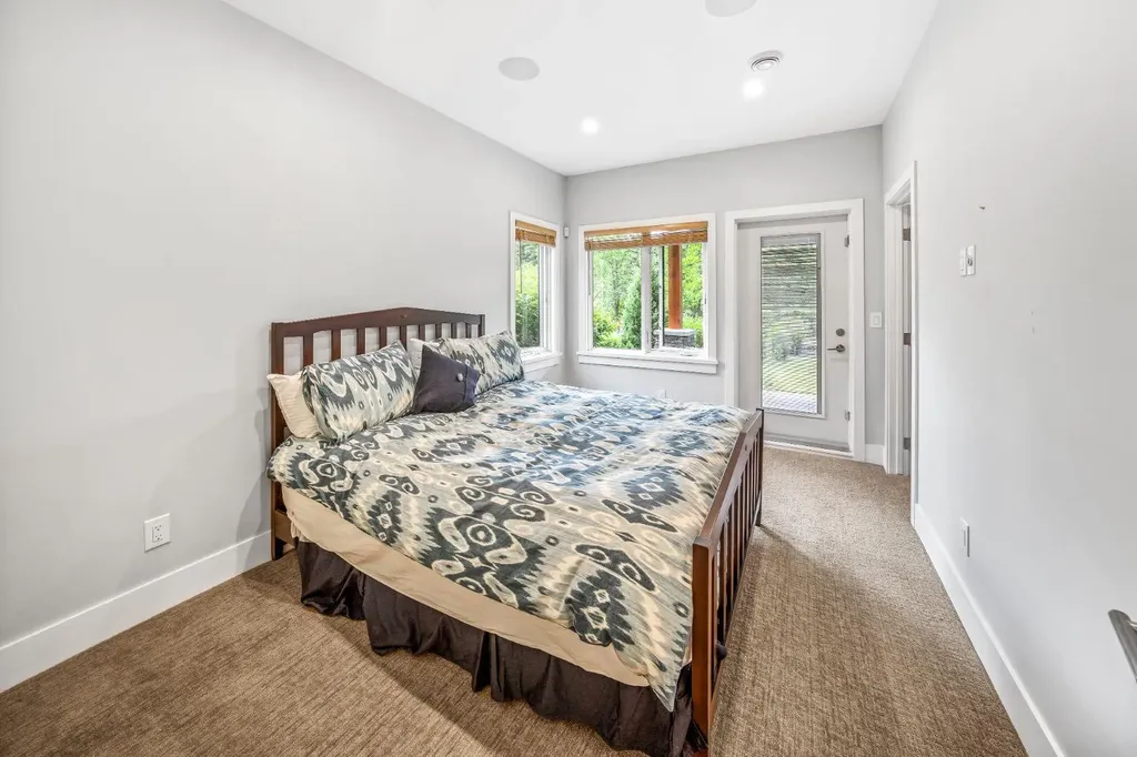 19 Creekside Mews Canmore AB T1W 0J4