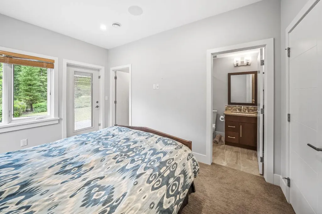 19 Creekside Mews Canmore AB T1W 0J4