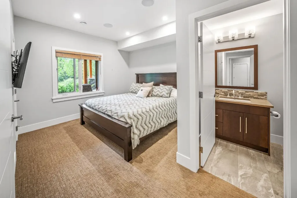 19 Creekside Mews Canmore AB T1W 0J4