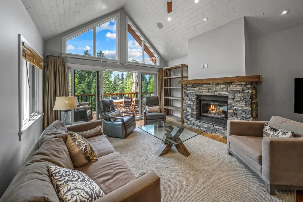 19 Creekside Mews Canmore AB T1W 0J4