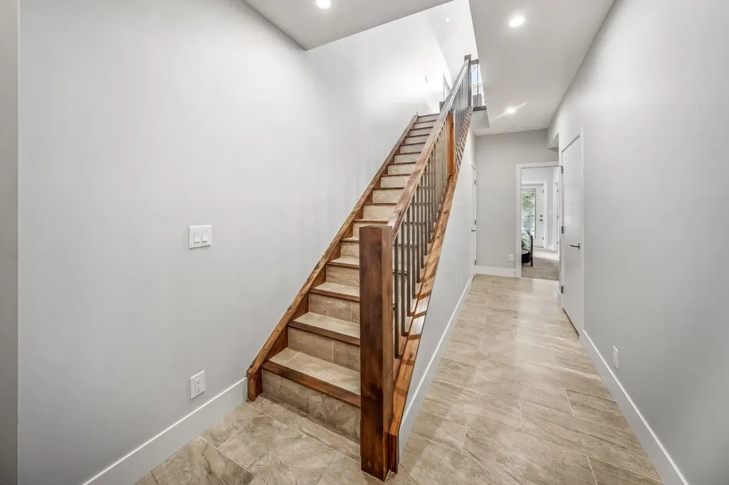 19 Creekside Mews Canmore AB T1W 0J4