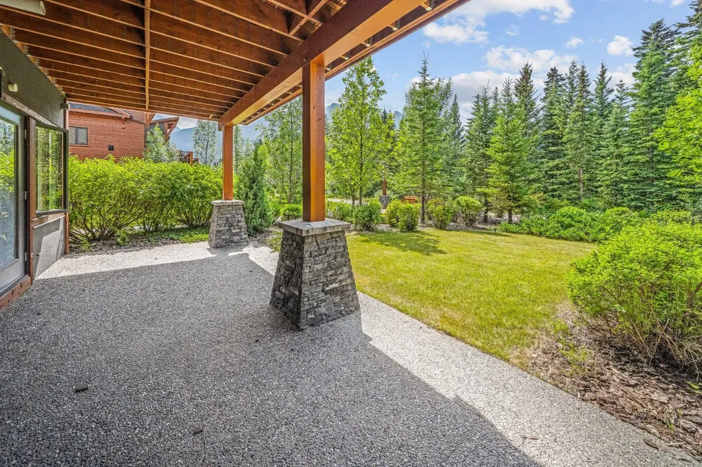 19 Creekside Mews Canmore AB T1W 0J4