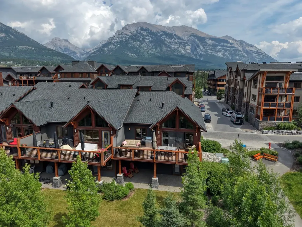 19 Creekside Mews Canmore AB T1W 0J4
