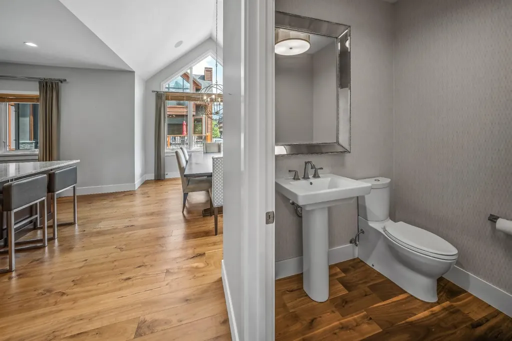 19 Creekside Mews Canmore AB T1W 0J4